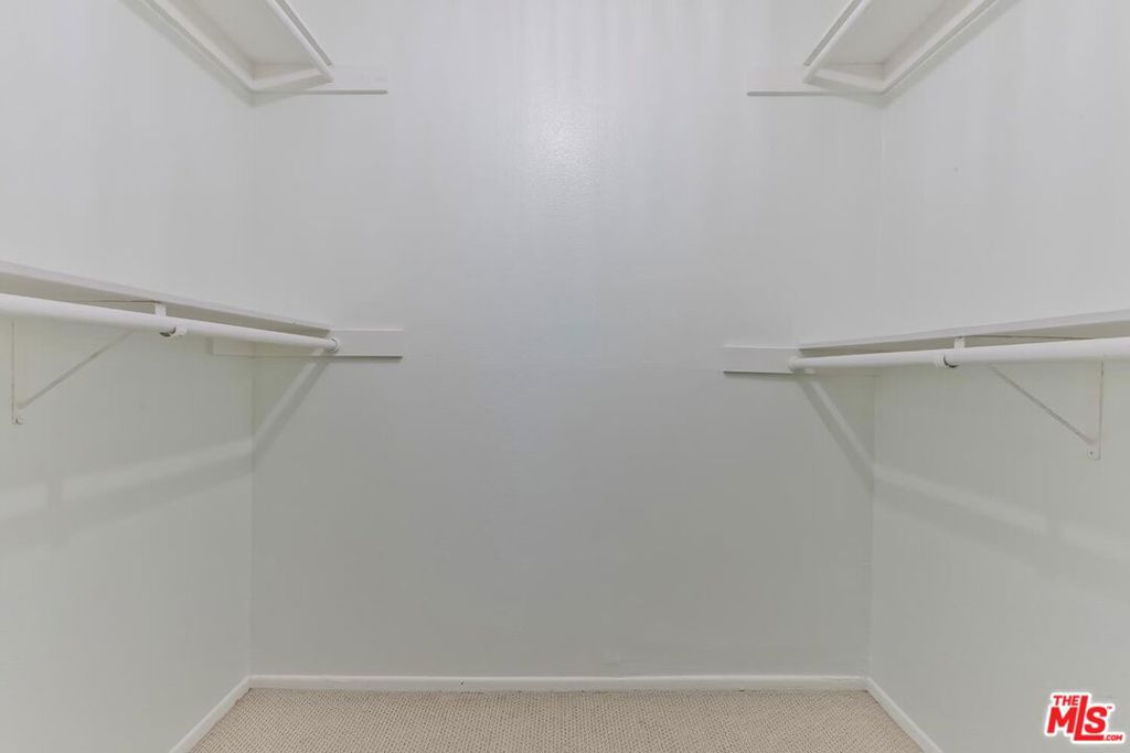 https://media.crmls.org/mediaz/6b4c2711-72a9-41b8-888a-eeff8ae1a0f0.jpg?preset=X-Large