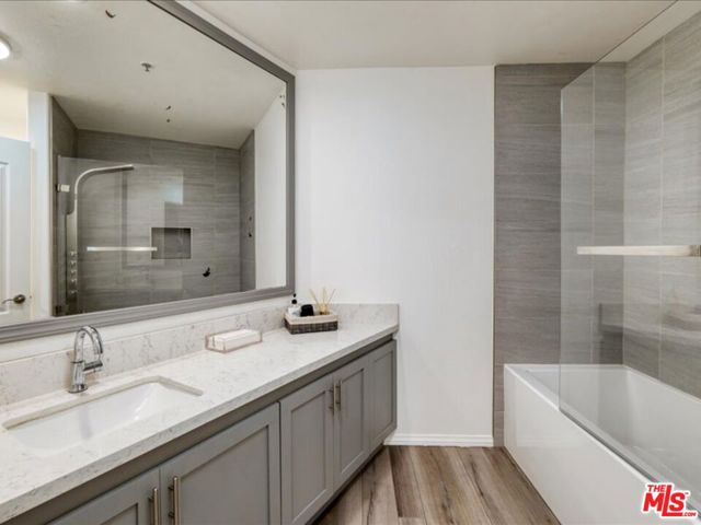 4477 Woodman Avenue, Sherman Oaks CA: https://media.crmls.org/mediaz/6b4c2f06-97da-48e2-b779-7221d9840671.jpg