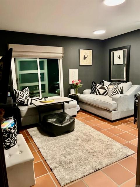 2073 Elevado Rd, Vista CA: https://media.crmls.org/mediaz/6b4c4913-405f-4f1f-9cf1-a6edbe7566bf.jpg