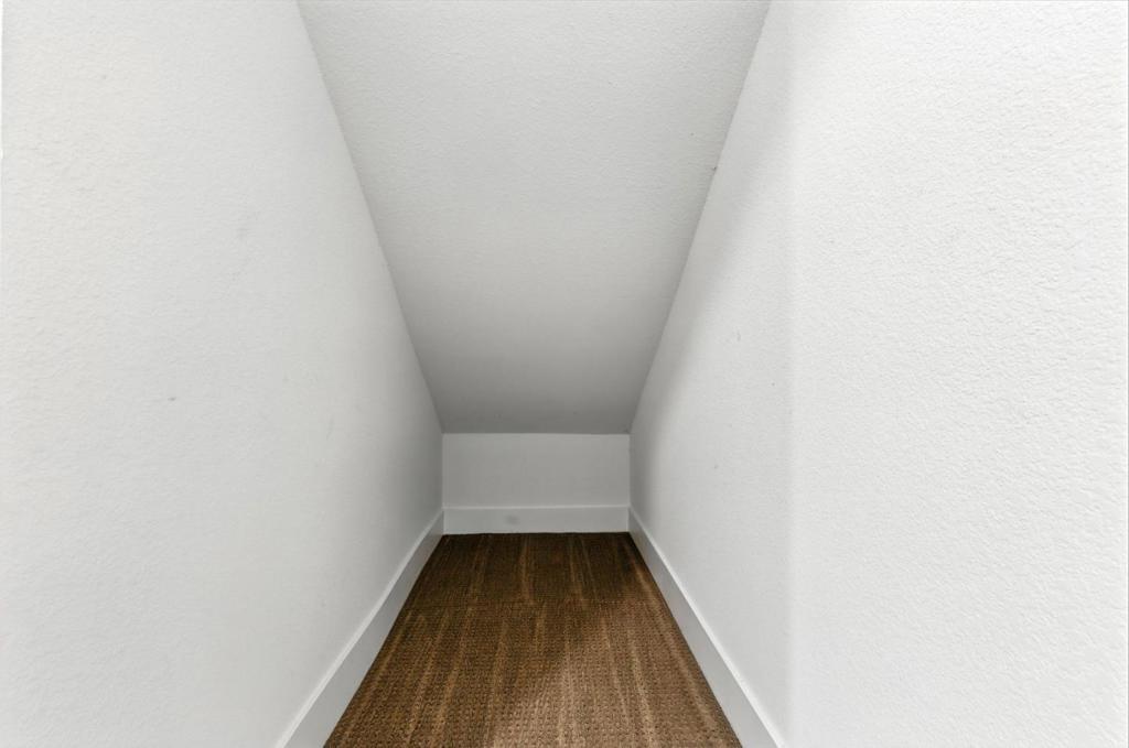 https://media.crmls.org/mediaz/6b4cda2f-a85d-4129-a0e1-3c432c0124e8.jpg?preset=X-Large
