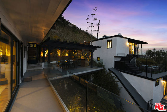 1788 N Orange Grove Avenue, Los Angeles CA: https://media.crmls.org/mediaz/6b4cdac1-a7d9-4f6a-a669-dcfb1a0d1450.jpg