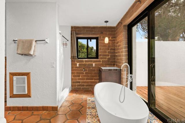 Detail Gallery Image 35 of 68 For 710 Buena Creek Rd, San Marcos,  CA 92069 - 3 Beds | 3/1 Baths