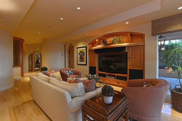 Detail Gallery Image 14 of 25 For 741 Rosecrans, San Diego,  CA 92106 - 3 Beds | 3/1 Baths