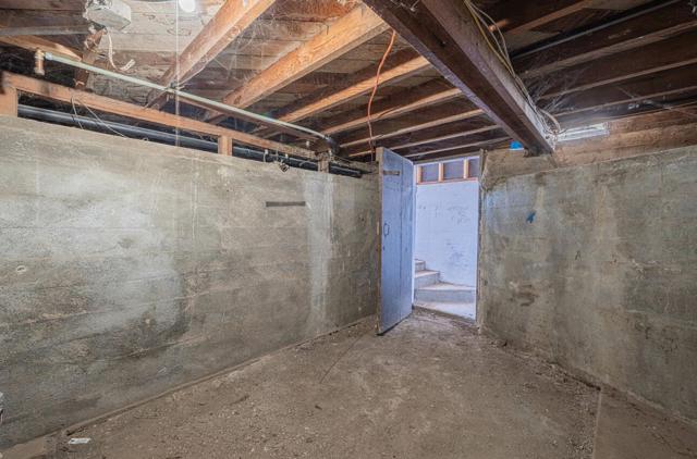 704 Oak Avenue, Greenfield CA: https://media.crmls.org/mediaz/6b4d22e9-fb52-40ee-9175-f191c62ccb2d.jpg