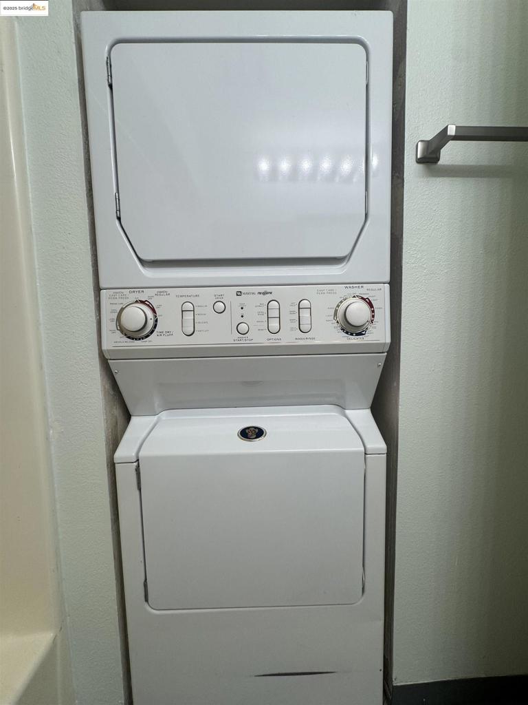 https://media.crmls.org/mediaz/6b4d2516-9115-4516-bb82-96eb0ebb8e63.jpg?preset=X-Large