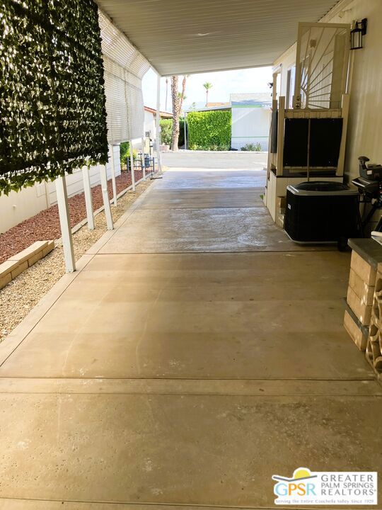 17640 Corkill Road, Desert Hot Springs CA: https://media.crmls.org/mediaz/6b4d2534-17fe-4c54-baad-cfae79b13c5a.jpg