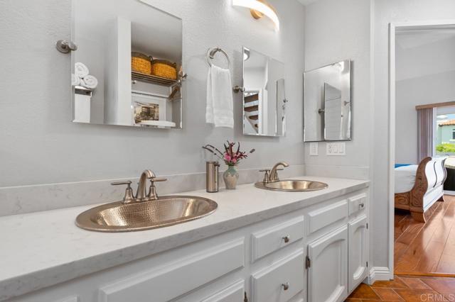 374 Orange Avenue, Coronado CA: https://media.crmls.org/mediaz/6b4d3f6b-1154-4eb4-b9cd-1b99c2810a05.jpg