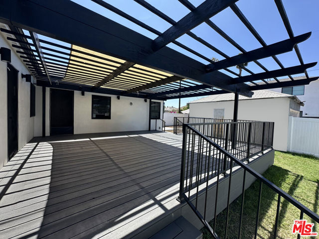 1901 S Point View Street, Los Angeles CA: https://media.crmls.org/mediaz/6b4eb7d3-f0ad-4375-b795-89a1a312e96b.jpg