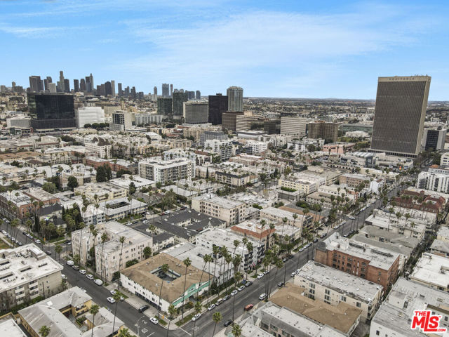 400 S Mariposa Avenue, Los Angeles CA: https://media.crmls.org/mediaz/6b4f137c-c793-4bb1-9e20-9019bc936a12.jpg