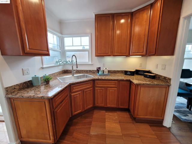 3504 68Th Ave, Oakland CA: https://media.crmls.org/mediaz/6b4f6346-f357-42f1-9028-077545236991.jpg