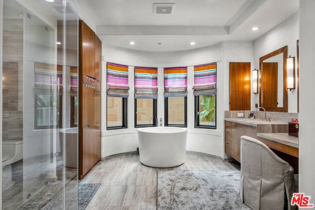 3110 Benedict Canyon Drive, Beverly Hills CA: https://media.crmls.org/mediaz/6b4fb916-34ad-429c-9534-58fb51255b87.jpg
