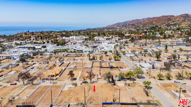 1046 Fiske Street, Pacific Palisades CA: https://media.crmls.org/mediaz/6b500907-a743-46f1-9a58-49f218895ff2.jpg