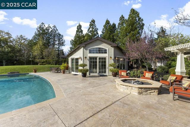 21 Meadow Lake Dr, Danville CA: https://media.crmls.org/mediaz/6b501aa9-bcd0-4667-8212-a0d416c7c3b7.jpg