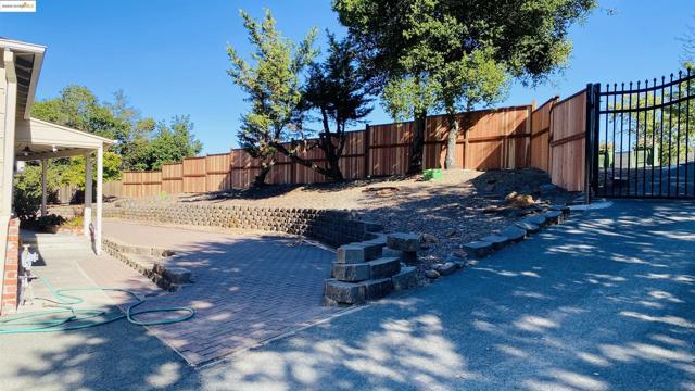 3540 Deer Hill Rd, Lafayette CA: https://media.crmls.org/mediaz/6b506f55-c543-470a-8d70-75030960dd6a.jpg