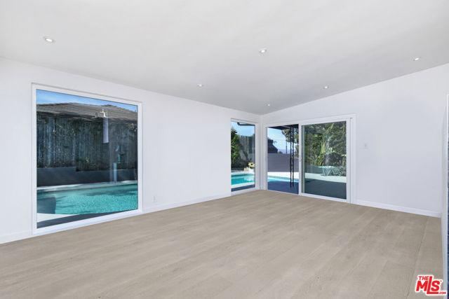 14892 Jadestone Drive, Sherman Oaks CA: https://media.crmls.org/mediaz/6b52893a-4454-4079-9fc8-53da6d705d1a.jpg