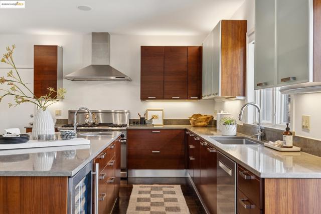 7 Requa Place, Piedmont CA: https://media.crmls.org/mediaz/6b52ce45-4ecb-4b61-be58-cf29d3f82444.jpg