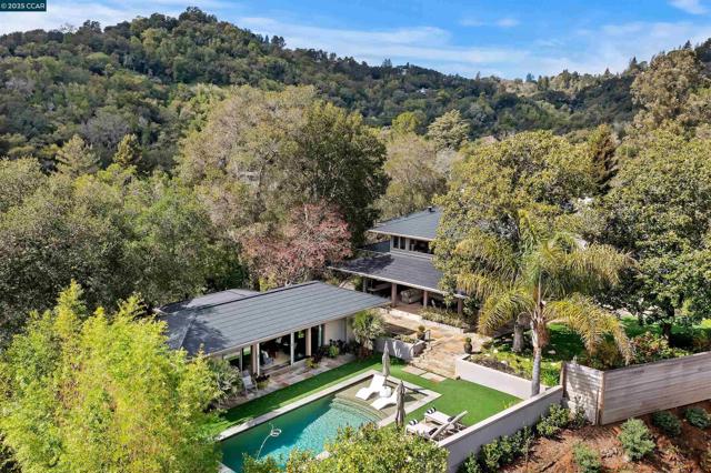1121 Estates Dr, Lafayette CA: https://media.crmls.org/mediaz/6b53351b-223d-4a03-a91e-15102bc4665d.jpg