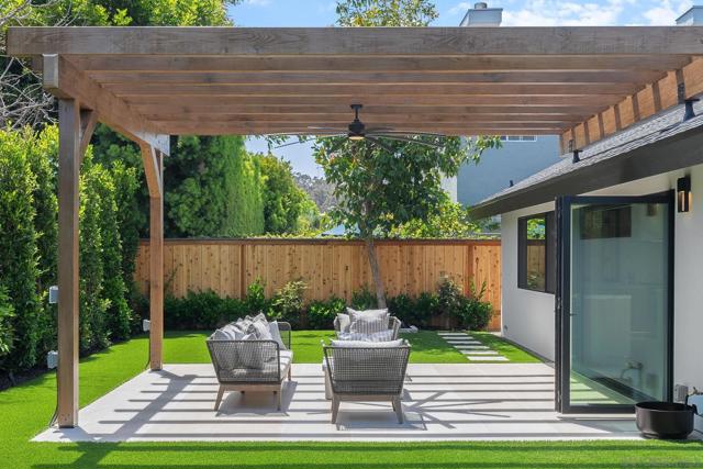 3835 Via Reposo, Rancho Santa Fe CA: https://media.crmls.org/mediaz/6b539487-2c36-4a3d-98b3-02f03561a954.jpg