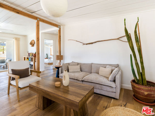 2724 Stonehill Avenue, Joshua Tree CA: https://media.crmls.org/mediaz/6b53d2b7-c3e6-4f6a-8d67-c5d87d09dc22.jpg