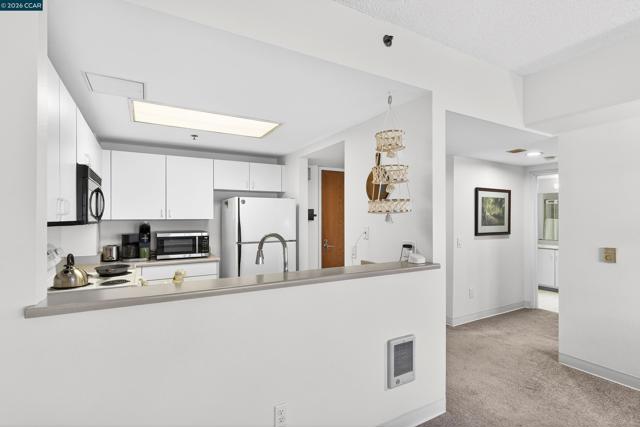 988 Franklin St, Oakland CA: https://media.crmls.org/mediaz/6b54042e-b431-454b-9491-855df1dc175c.jpg