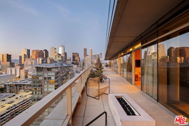 1155 S Grand Avenue, Los Angeles CA: https://media.crmls.org/mediaz/6b540b7f-c85c-474f-9259-a10d1824664f.jpg