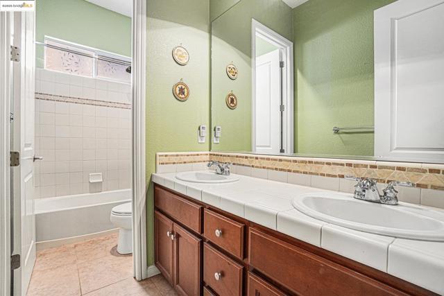 113 Little Ranch Circle, Oakley CA: https://media.crmls.org/mediaz/6b544733-a189-4130-b974-95cf9f29b369.jpg