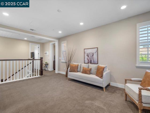1927 Vintage Cir, Brentwood CA: https://media.crmls.org/mediaz/6b545676-5c2d-4c6e-a917-986fe878dc57.jpg