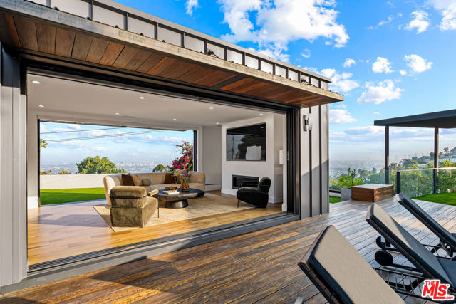 8021 Floral Avenue, Los Angeles CA: https://media.crmls.org/mediaz/6b54f3b5-43fa-490f-809b-1e6459c8d210.jpg