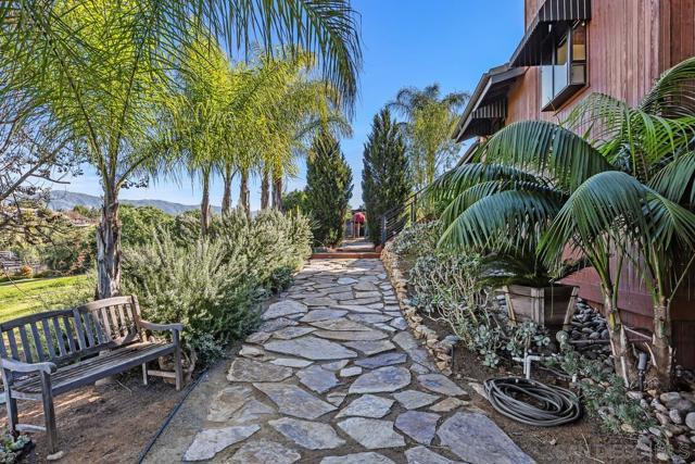 30830 Ranch Creek Rd, Valley Center CA: https://media.crmls.org/mediaz/6b5507e6-1cb9-4799-a654-2bf5393f8d2b.jpg