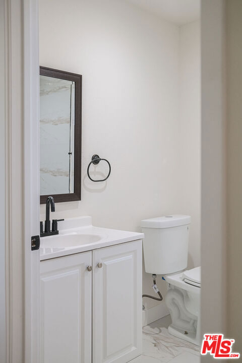 6006 2nd Avenue, Los Angeles CA: https://media.crmls.org/mediaz/6b5529c4-b3fd-49b2-8fb4-7b4efad52e02.jpg