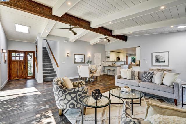 588 E Angela St, Pleasanton CA: https://media.crmls.org/mediaz/6b555698-2403-46b1-8480-05ea5cfc164f.jpg