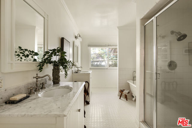 1296 Capri Drive, Pacific Palisades CA: https://media.crmls.org/mediaz/6b555f6e-6f96-410b-8579-7ed667a8bbfc.jpg
