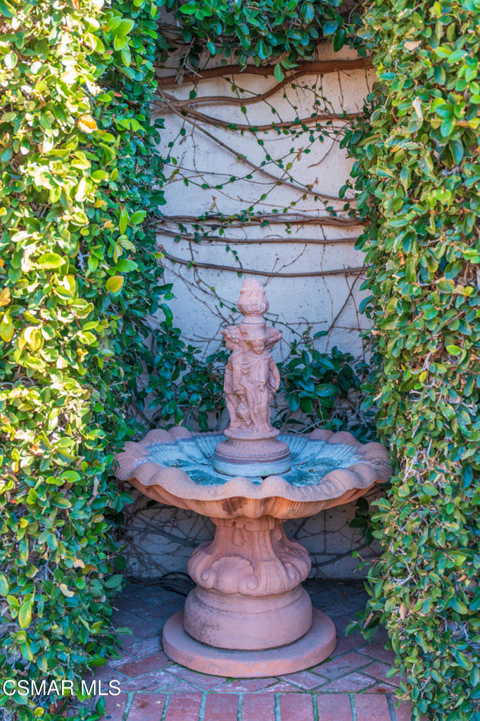 https://media.crmls.org/mediaz/6b5573b3-0d06-4c11-82f0-1220d80f65d2.jpg?preset=X-Large