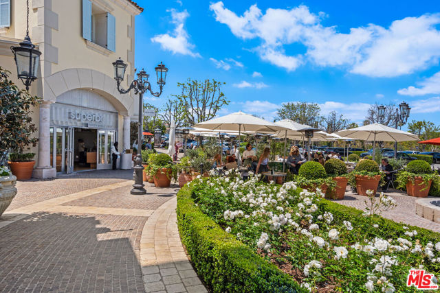 4392 Park Paloma, Calabasas CA: https://media.crmls.org/mediaz/6b55986a-75d6-4a22-9f67-ebc0f9cf728b.jpg