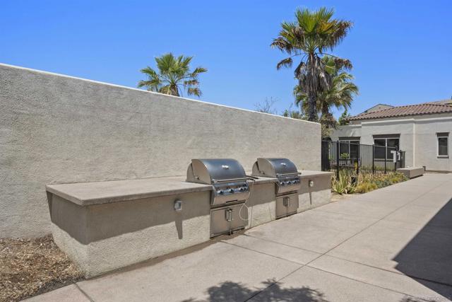 5506 Sandcliff Ln, San Diego CA: https://media.crmls.org/mediaz/6b55ca7f-1930-4a28-86f4-94016e998679.jpg