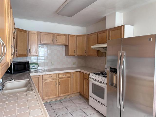 9109 Lower Azusa Rd, Rosemead CA: https://media.crmls.org/mediaz/6b560056-98a6-4542-ac52-060b432e3c33.jpg
