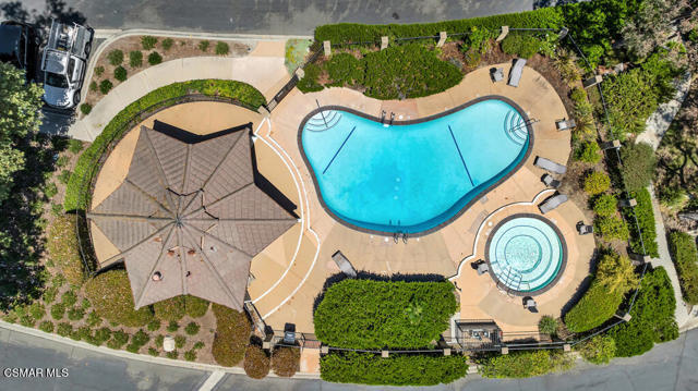 1118 Bright Glen Circle, Westlake Village CA: https://media.crmls.org/mediaz/6b566312-5280-4e6d-9938-dc75d3426117.jpg