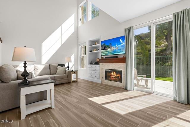 Detail Gallery Image 8 of 55 For 596 Fenwick Way #C,  Simi Valley,  CA 93065 - 3 Beds | 2/1 Baths