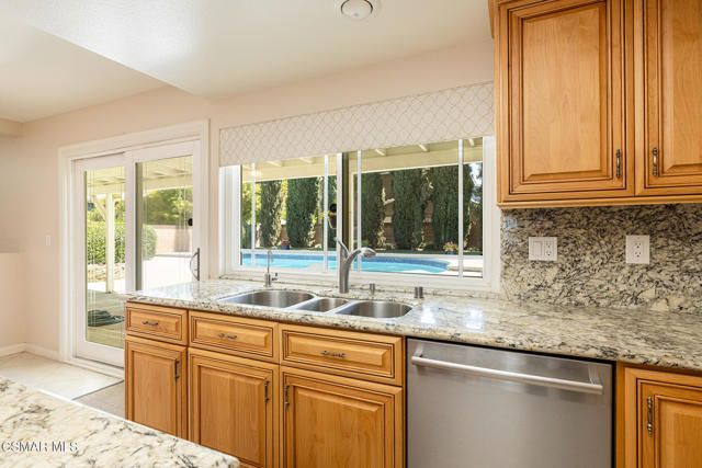 23300 Ingomar Street, Canoga Park CA: https://media.crmls.org/mediaz/6b56bbd3-7a08-4b2c-9cd8-50e0b65c6469.jpg