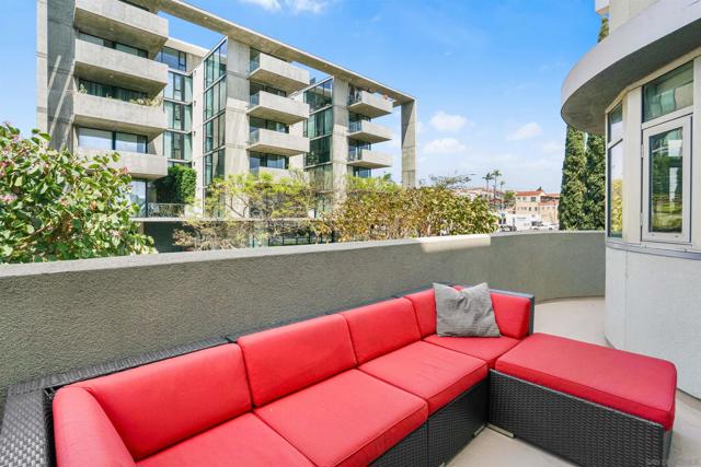 3740 Park Blvd, San Diego CA: https://media.crmls.org/mediaz/6b56fe8b-a181-46ae-ab5c-60c2cb749329.jpg