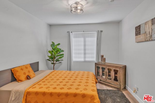 433 E Tamarack Avenue, Inglewood CA: https://media.crmls.org/mediaz/6b57103c-e1ee-4728-9dd2-fee65519c7aa.jpg
