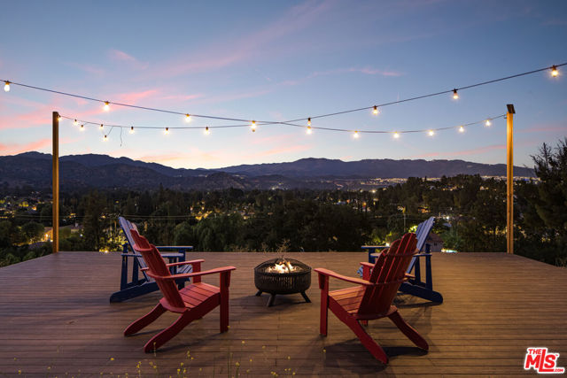 9425 Gierson Avenue, Chatsworth CA: https://media.crmls.org/mediaz/6b579ed4-45f0-4a4d-9f1c-b68737842b2f.jpg