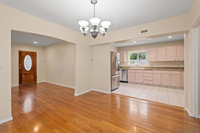 309 11 E Ave, Coronado CA: https://media.crmls.org/mediaz/6b57ea74-f385-4c2d-bb01-60f1aed26103.jpg