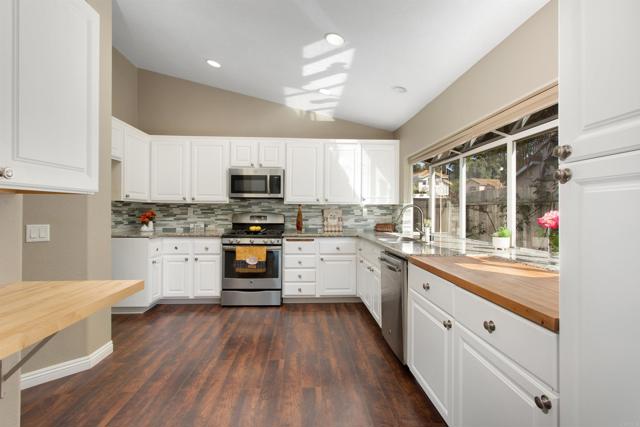 1842 Corte Pulsera, Oceanside CA: https://media.crmls.org/mediaz/6b582b17-408e-432a-8f8e-88a81c1525c5.jpg