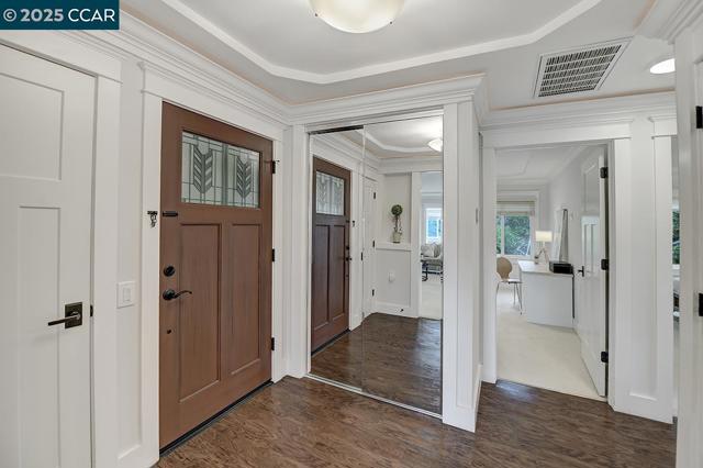 1232 Skycrest Dr, Walnut Creek CA: https://media.crmls.org/mediaz/6b586e7d-e53b-4a31-880c-4075cd2a04db.jpg
