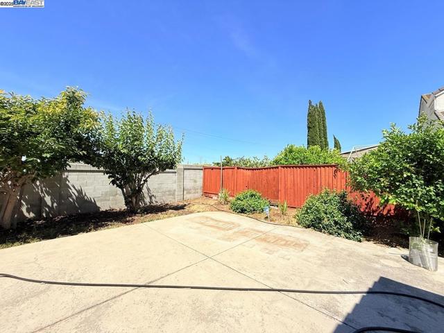 1322 Emerson Dr, Pittsburg CA: https://media.crmls.org/mediaz/6b588227-409a-4d95-92fc-832a0f16a9ad.jpg