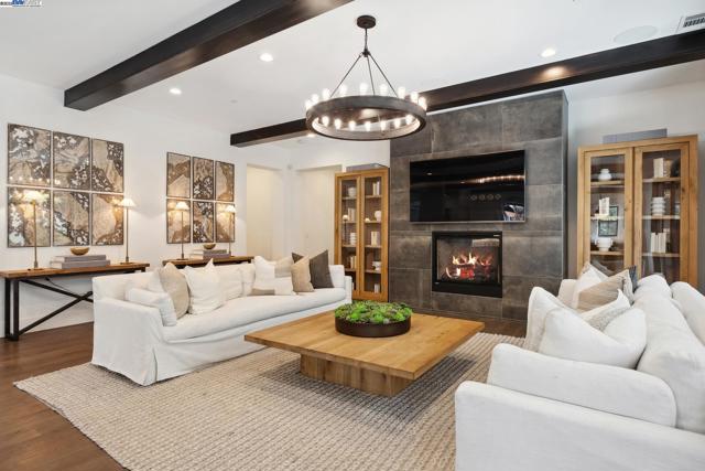 2621 Royal Oaks Dr, Alamo CA: https://media.crmls.org/mediaz/6b588dc6-be72-40a3-af89-eb3bb110b478.jpg