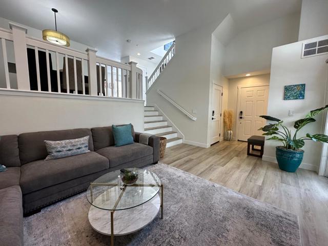 1 Passage Lane, Redwood City CA: https://media.crmls.org/mediaz/6b58ed6e-95b9-4382-8fc7-13eefbf0a910.jpg