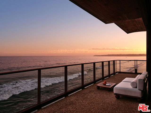 26820 Malibu Cove Colony Drive, Malibu CA: https://media.crmls.org/mediaz/6b59160e-b8ef-42b6-9814-bf907739bd43.jpg