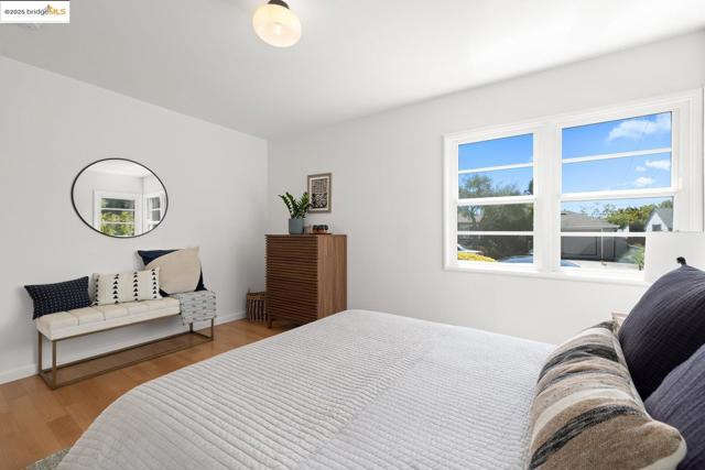 2234 Lobert St, Castro Valley CA: https://media.crmls.org/mediaz/6b593451-cca3-4246-9b66-1ddf6c2491e6.jpg